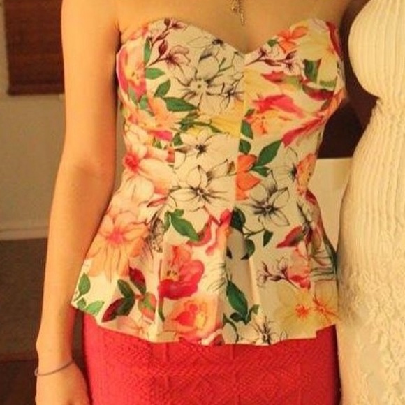 ✨ STUNNING GUESS FLORAL TOP 🌹 - Picture 6 of 6